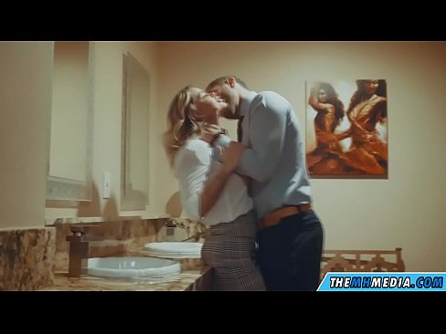 ❤️ Cum busty flava seducit in latrinae publicae Beautiful porn  at porn la.pinkporno.ru